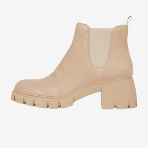 Steve Madden Howler boot in sand suede size 7.5